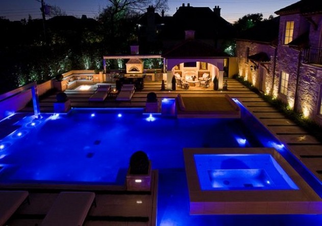amazing-swimming-pool-lighting-with-blue-ray